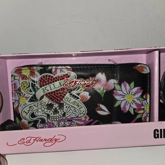 Ed Hardy Gift Set Zip Around Wallet & Key Ring W/Charm Love Kills Slowly NWT - Picture 3 of 4